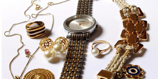 Guide Incontournable pour Associer Montres Vintage et Bijoux Modernes