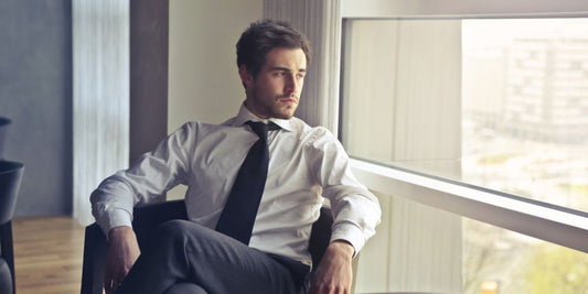 Les pièces maîtresses du vestiaire masculin : focus sur la chemise blanche