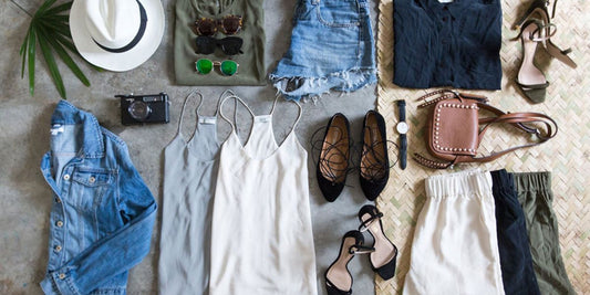 Quels sont les accessoires essentiels pour rester élégant et protégé durant les journées ensoleillées ?