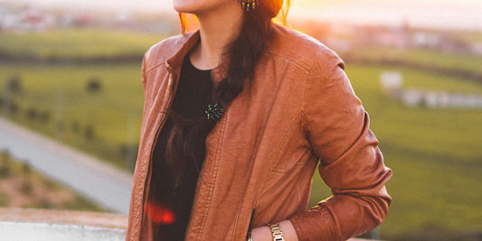 Blouson en cuir femme : Les couleurs tendance de 2024