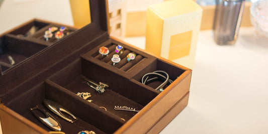 Boite à bijoux en cuire véritable disponible en plusieurs coloris