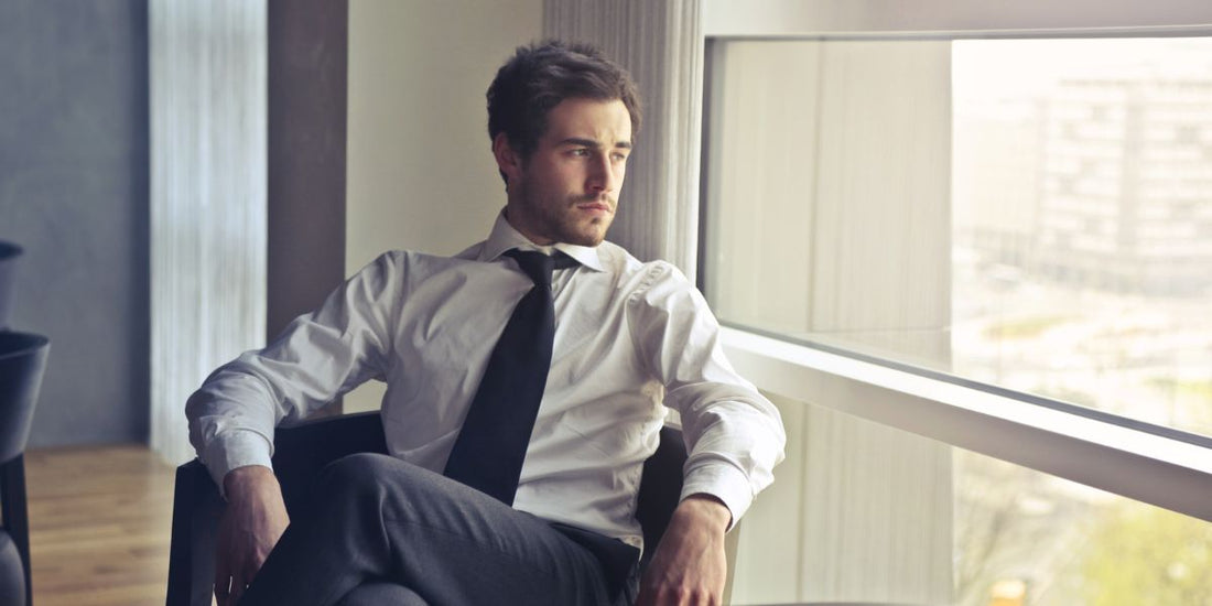 Les pièces maîtresses du vestiaire masculin : focus sur la chemise blanche