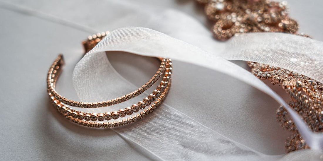 La mode des bijoux plaqués or : pourquoi sont-ils si populaires ?