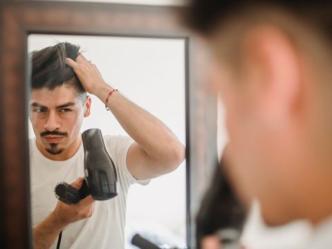Les Cheveux Masculins à l&rsquo;Horizon 2023 : Entre Audace et Affirmation de Soi