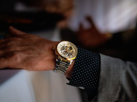 Découvrez Votre Look Unique : Guide Incontournable pour Associer Montres Vintage et Bijoux Modernes