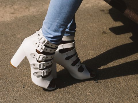 10 Astuces Vestimentaires pour Paraître Radieuse à 60 Ans
