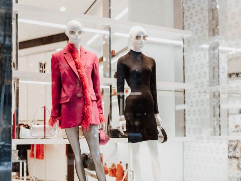 Découvrez l’univers sophistiqué de Karen Millen