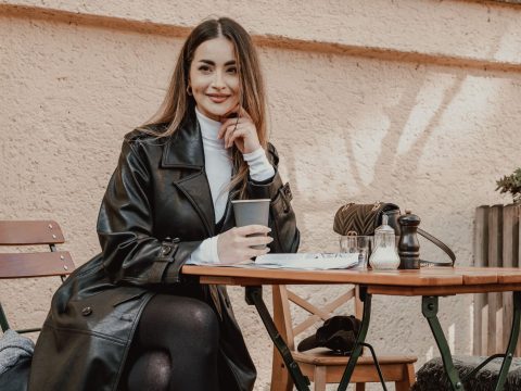Blouson en cuir femme : Les couleurs tendance de 2024