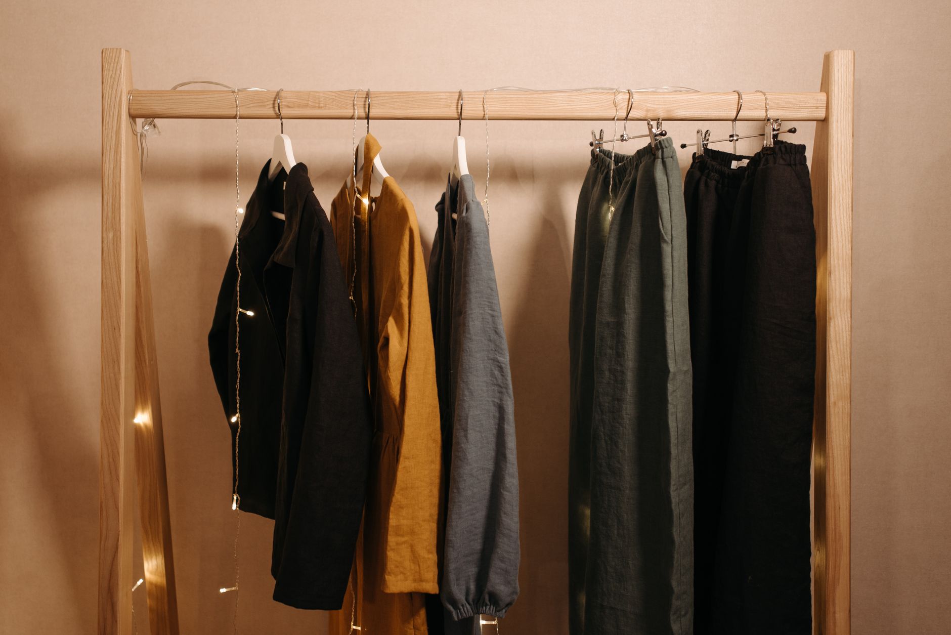 Quels vêtements basiques intemporels inclure dans votre dressing masculin ?