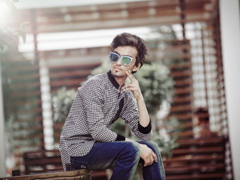 Détournement de la mode : comment les hommes réinventent le vêtement féminin
