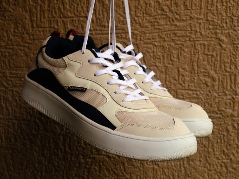 10 sneakers ultra-tendance que toutes les femmes stylées vont porter en 2025 (et une seule suffit à tout changer)