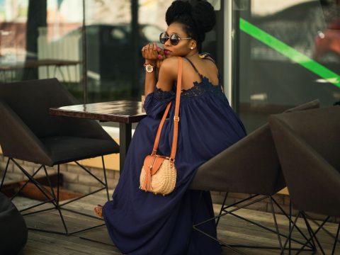 Robes drop‑waist en denim: la confort-attitude stylée adoptée par Rochelle Humes en version ASOS