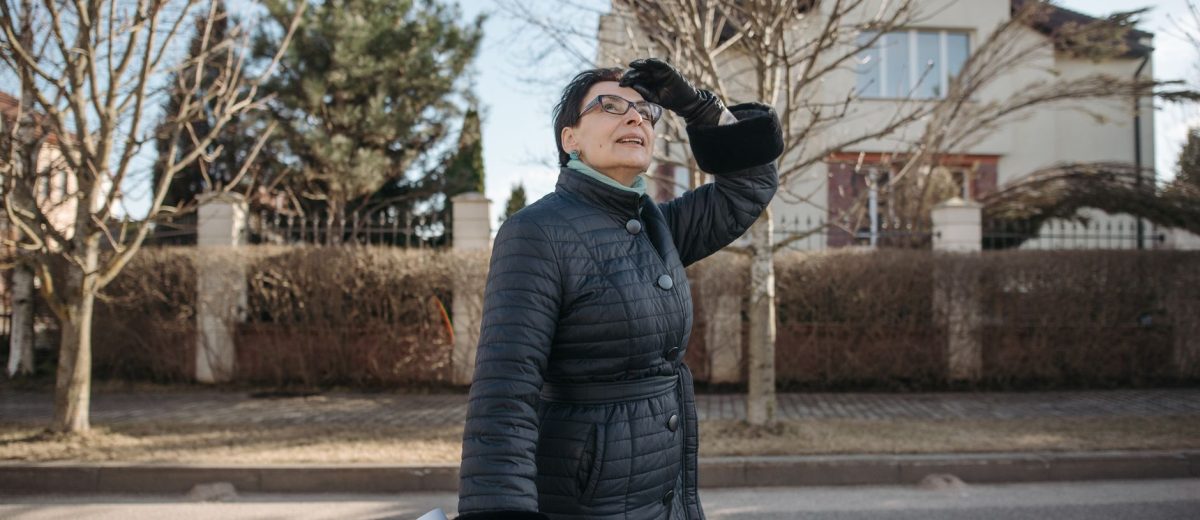 Manteau XXL : la pièce incontournable qui structure l’hiver 2025