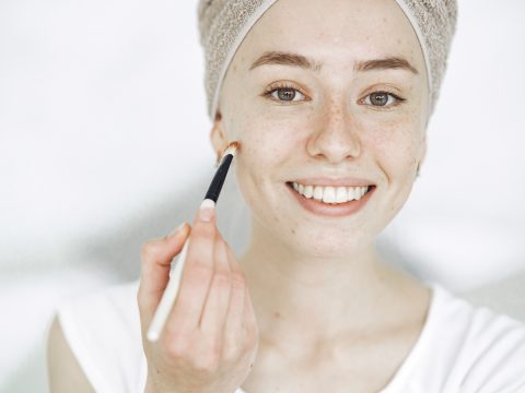 Application de maquillage naturel, gamme Refy chez Sephora