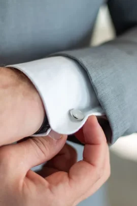 Poignet de chemise et bouton de manchette