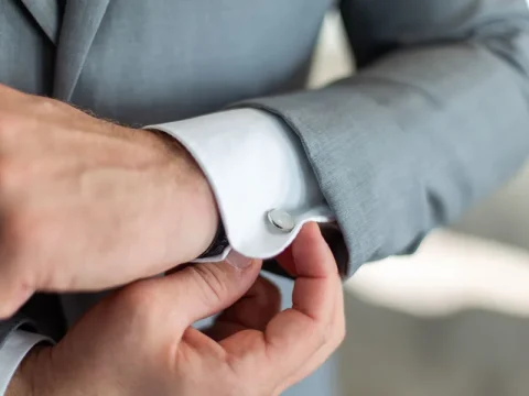 Poignet de chemise et bouton de manchette