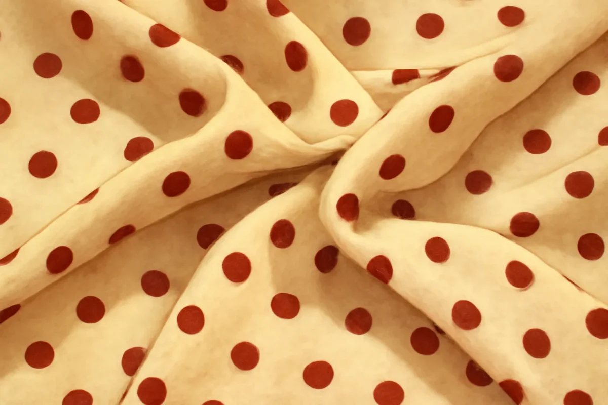 Le motif polka dots : un imprimé tendance pour toutes les occasions