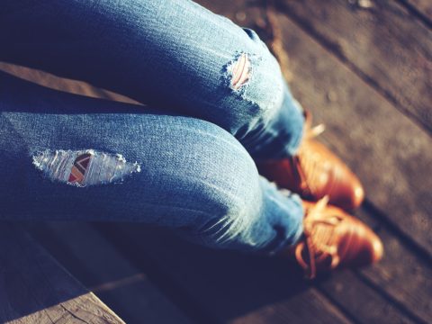 Le jean boyfriend revient en force cet automne : conseils de style