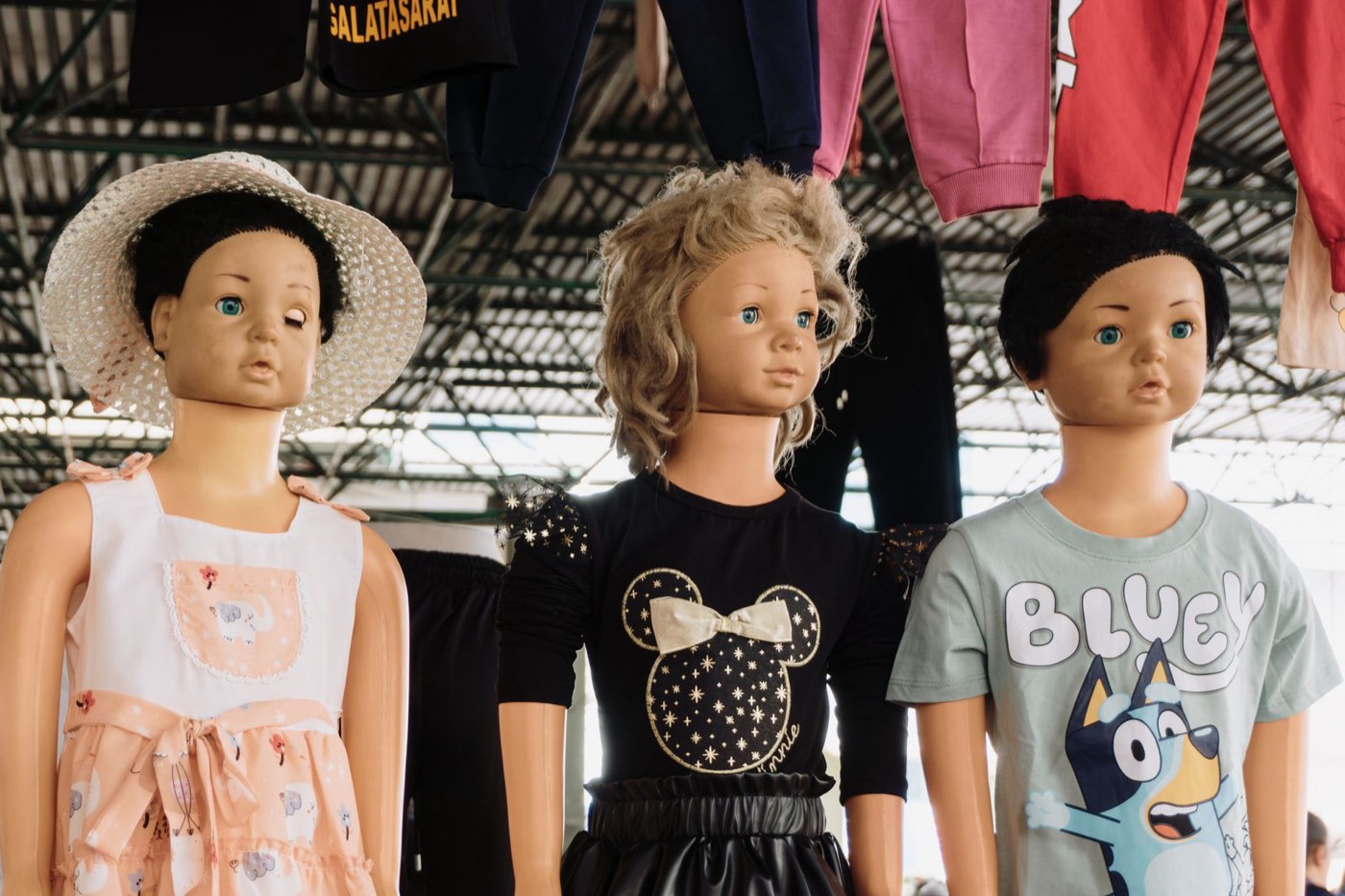 Le tee-shirt message, tendance forte de la saison mode