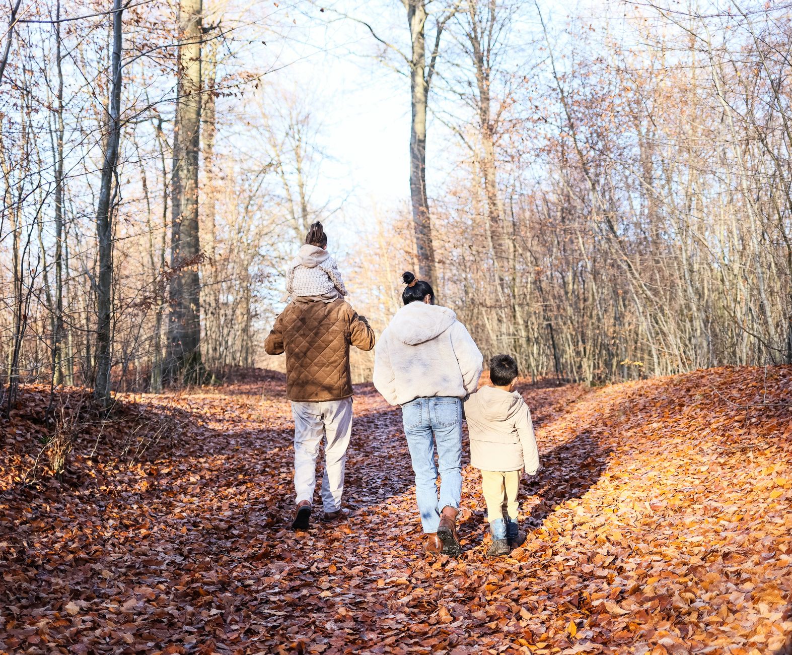 Les Incontournables de l'Automne-Hiver 2025-2026 : Les Pièces à Avoir Absolument pour Femme