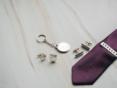 Accessoires homme en entreprise : ce qui fait vraiment l'allure