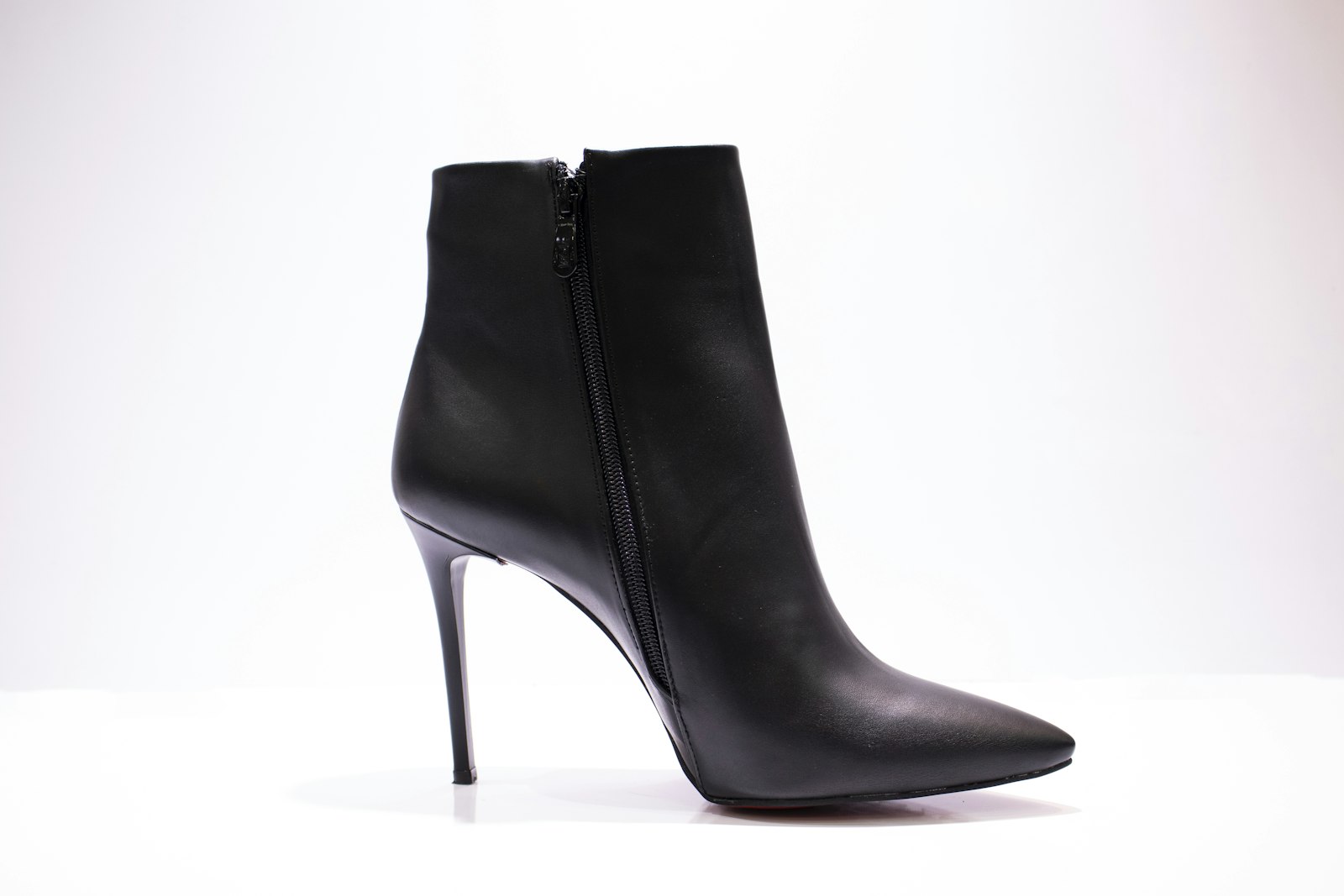 Osez le look chic de Jenifer : les talons qui transforment votre automne