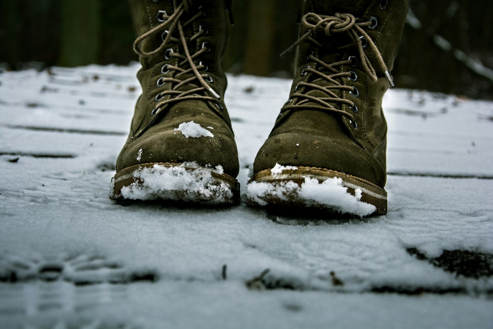 Cet hiver, les bottines plates détrônent les talons chez les modeuses