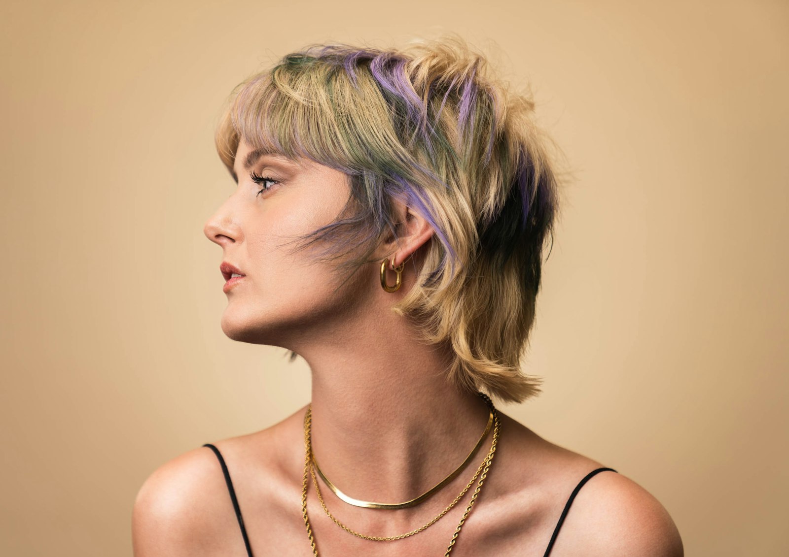 Transformez votre look cet automne grâce à la coupe Allie Cut de Louane