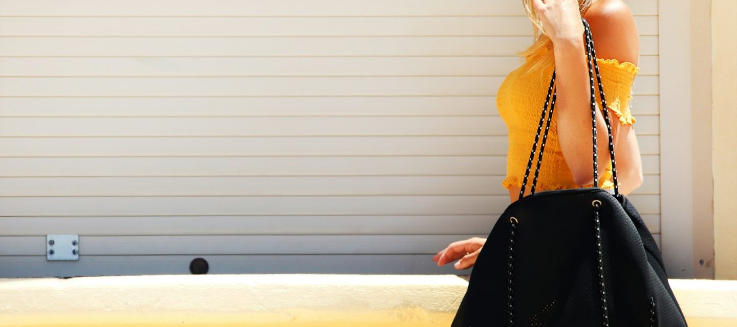 Le sac surdimensionné de Rosalía : l&rsquo;accessoire qui redéfinit le quotidien