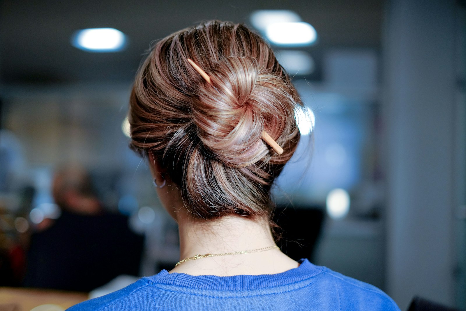 Ouvrez votre regard : le chignon effet lifting de Charlotte Casiraghi, la clé d&rsquo;un look intemporel