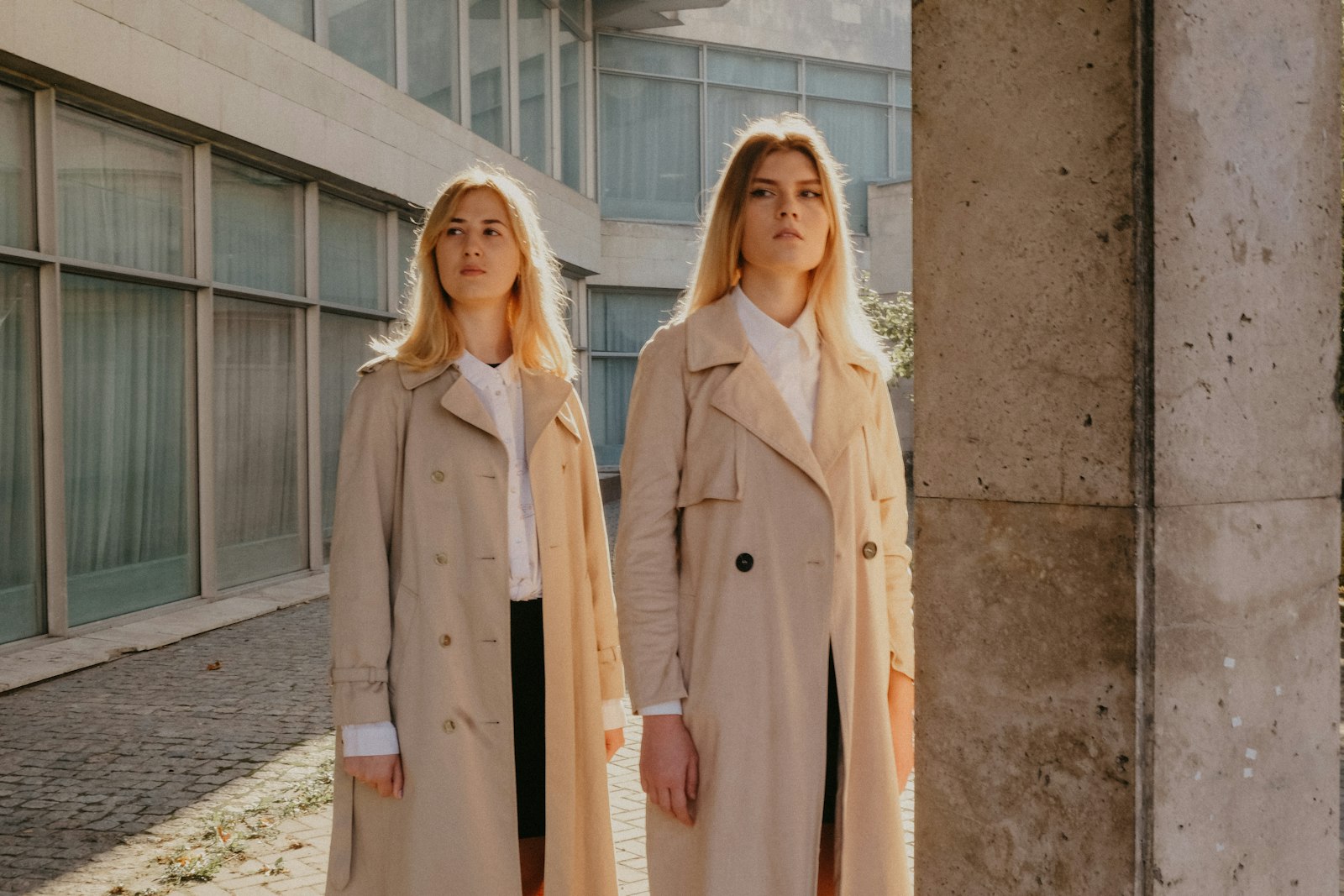 Le trench XXL d&rsquo;Adèle Exarchopoulos : l’incontournable de l’automne à adopter sans hésiter