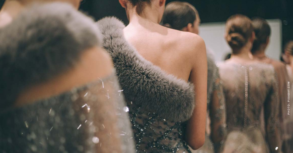 Elle a osé porter ÇA sur le tapis rouge… La Fashion Week sous le choc